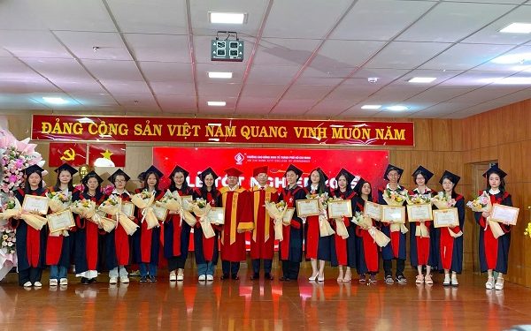 Trường CĐ Kinh tế TP HCM tổ chức lễ tốt nghiệp cho 1.208 cử nhân