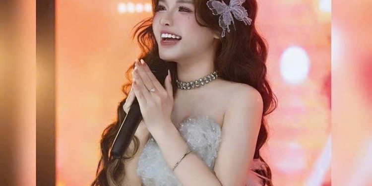 Cô gái Gen Z và những trải nghiệm thử thách để tìm thấy ánh sáng rực rỡ trong cuộc đời mình