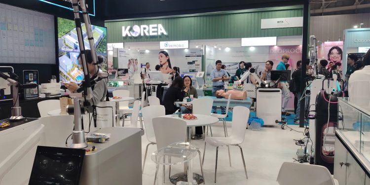 Khai mạc chuỗi triển lãm thương mại quốc tế hàng đầu về Ngành Làm đẹp tại Việt Nam