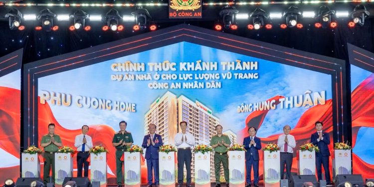 Phú Cường Home Đông Hưng Thuận: Bàn giao 776 ‘điểm tựa bình yên’ cho chiến sĩ Công an nhân dân